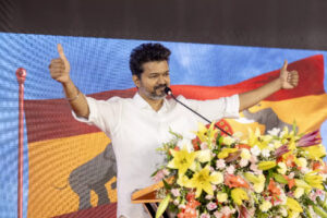 సినిమాటిక్ షోలతో విజయ్ పాలిటిక్స్ – కష్టమే !