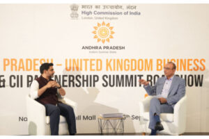 ఎంత బిజీగా ఉన్నా ..  చాన్స్ మాత్రం వదలరు నారా లోకేష్ !