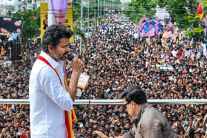 బీజేపీ పాచికలు   – విజయ్‌కు రాజకీయ గండం !