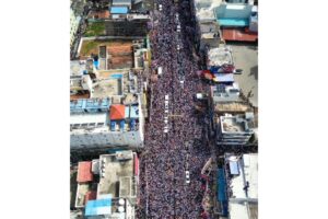 విజయ్: తొలి అడుగుల్లోనే  అభిమానుల ప్రాణాలు పణం !