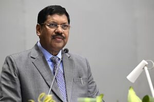 సుప్రీంకోర్టులోనే చీఫ్‌జస్టిస్ గవాయ్‌పై దాడికి ప్రయత్నం!