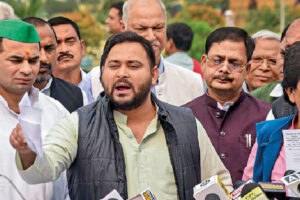 ఇంటికో ఉద్యోగం.. అందరికీ డబ్బులు.. ఇదే తేజస్వీ మేనిఫెస్టో !