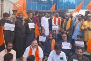 అయ్యప్పల పేరుతో  పోలీసు వ్యవస్థపై దాడి – ఇదేం రాజకీయం?