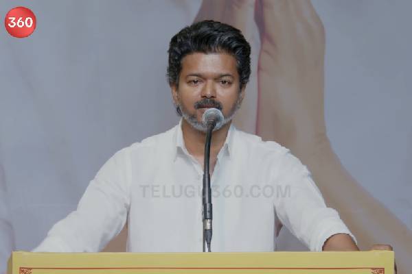 అన్నాడీఎంకేను చీల్చే వ్యూహంలో విజయ్‌ ?