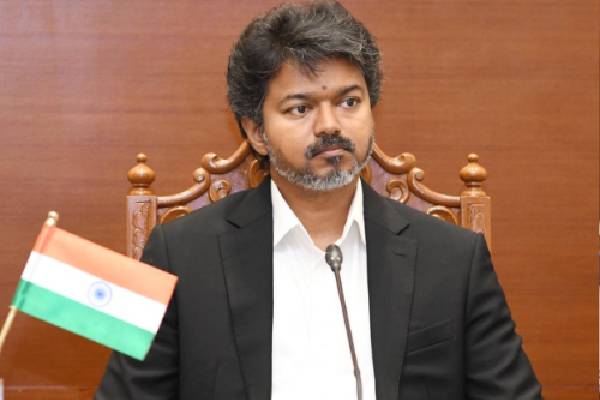 జ్యోతిష్యుడి నియామకం క్యాన్సిల్ చేసిన విజయ్